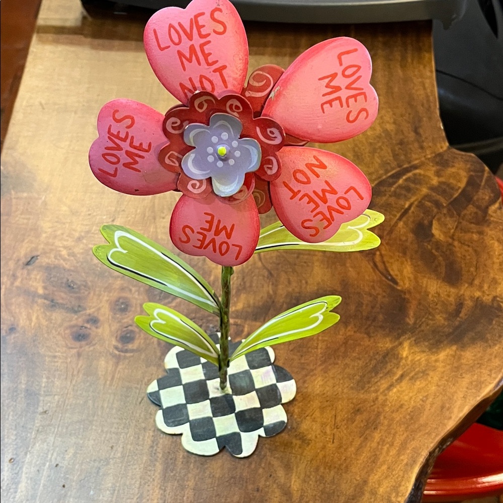 Colorful metal sculpture with magnetic flower loves me, loves me not petals 2314